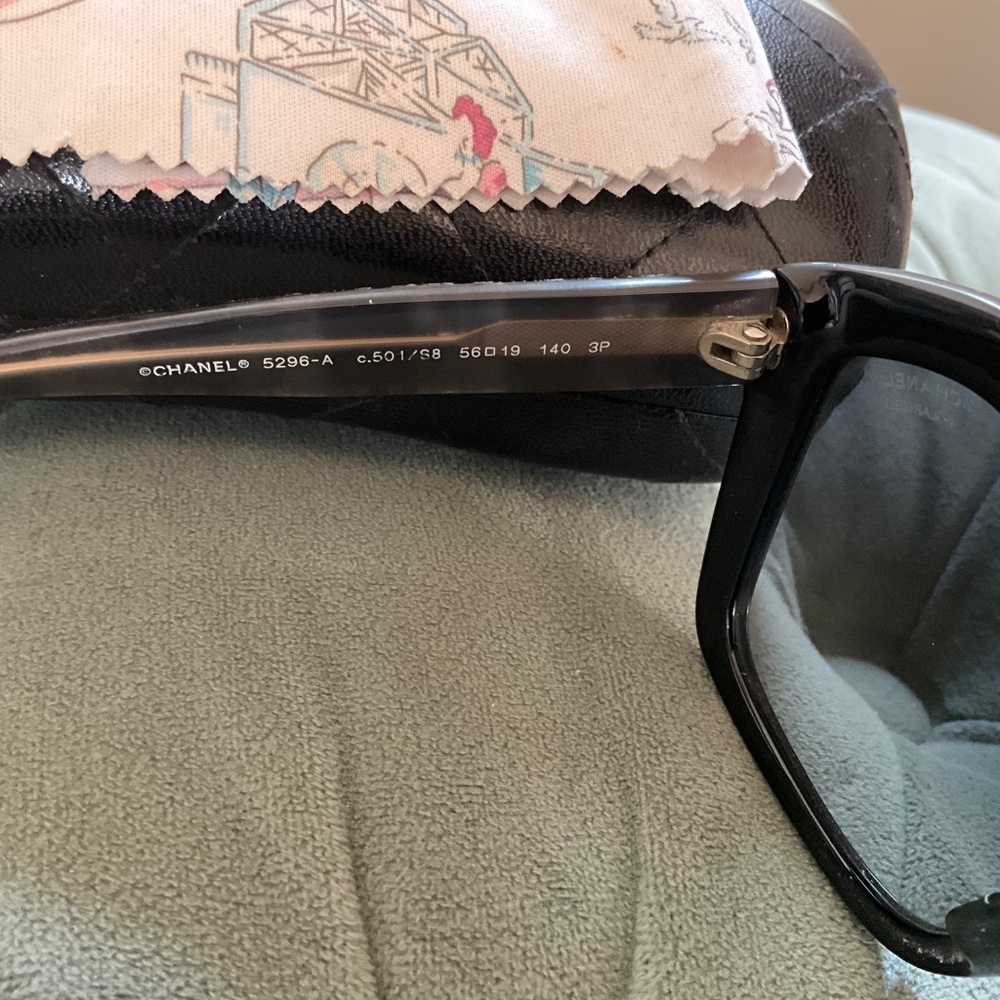 Chanel sunglasses - Picture 4 of 5